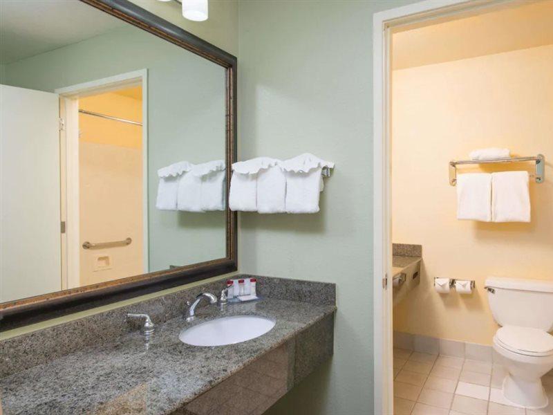 Radisson Hotel West Sacramento Exterior foto
